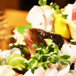 新鮮な魚を盛り付けた刺し盛り